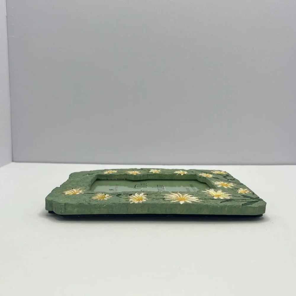 Green Daisy Photo Frame 4x6 Resin Floral Cottagecore Vintage